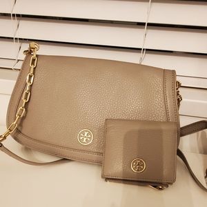 Authentic tory Burch crossbody bag and wallet in excellent condition